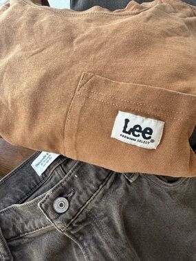 Lee tan pocket tee